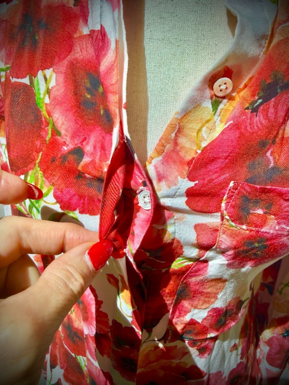 Gorgeous Haute Hippie White Blouse with Red, Pink, Orange Poppy Print, Small - Picture 5 of 9